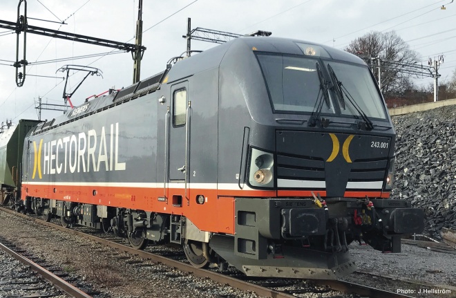 Electric locomotive class 243, Hectorrail<br /><a href='images/pictures/Roco/Roco-73972.jpg' target='_blank'>Full size image</a>